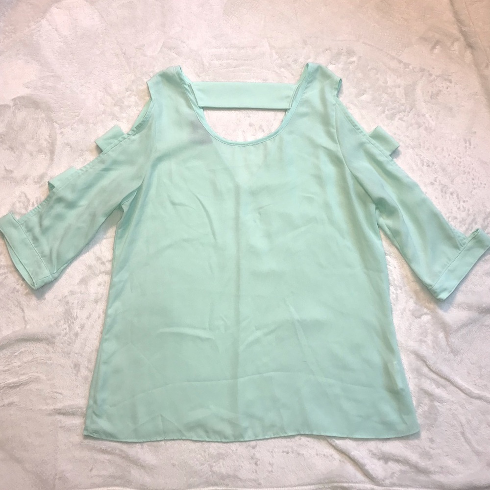 iZ Byer CutOut Sleeve Top